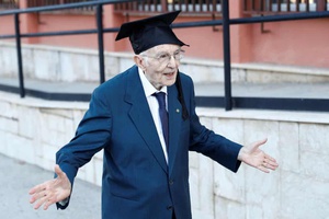 Nunca é tarde demais: Aos 96 anos conclui a licenciatura e prepara-se para o mestrado