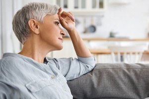 A Menopausa causa dor de cabeça?