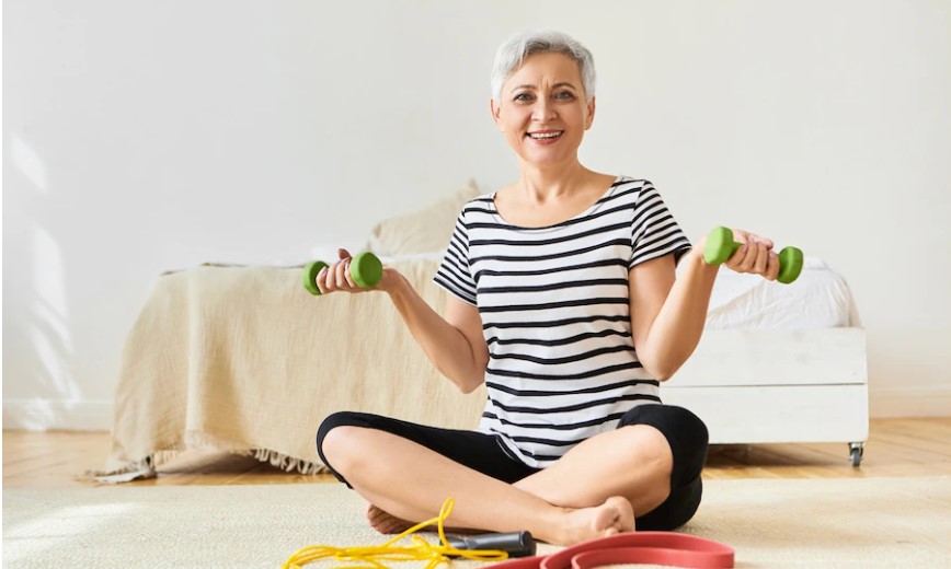 Como combater o aumento de peso provocado pela menopausa Fonte: FreePik