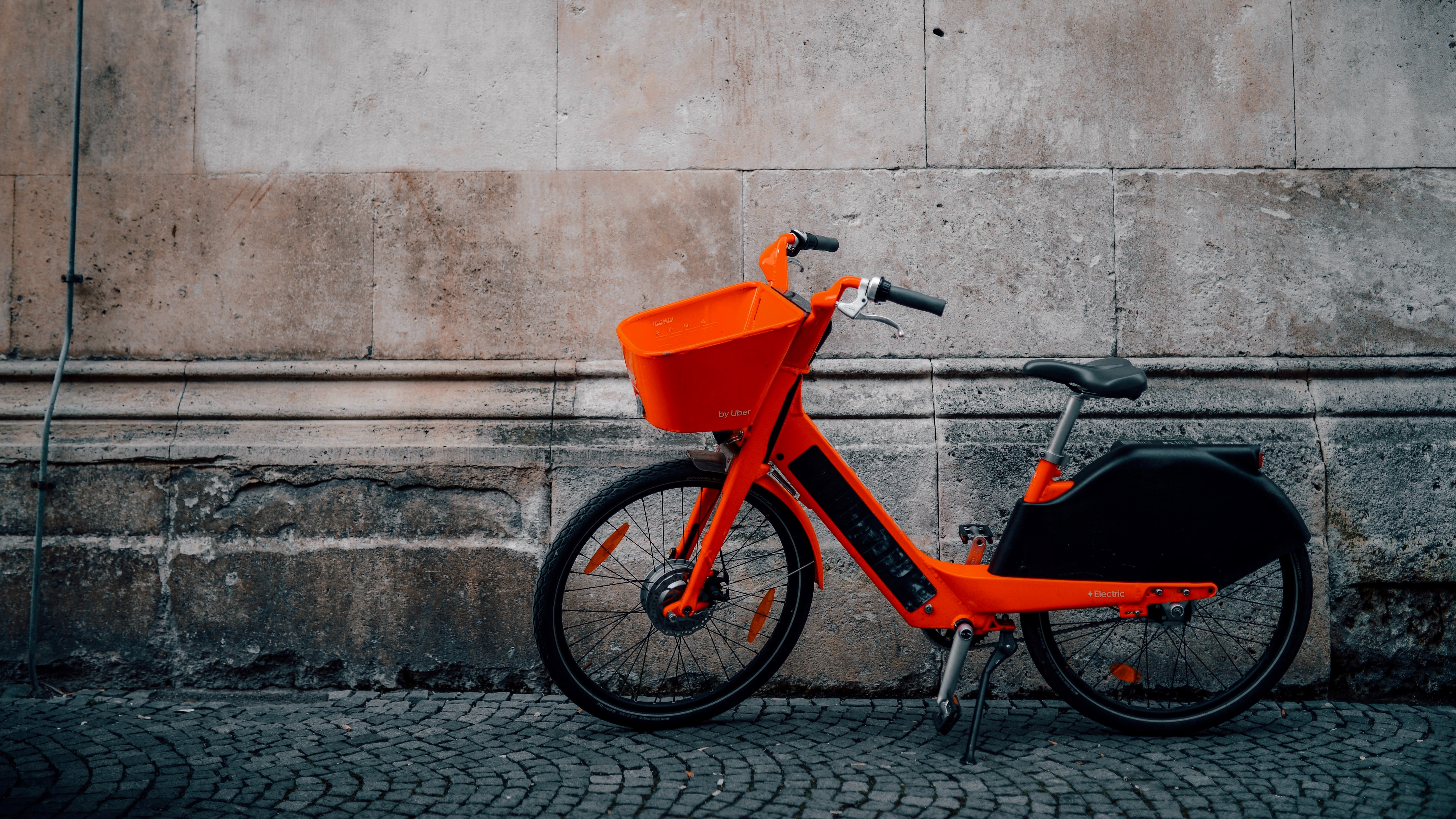 Bicicletas e trotinetas partilhadas: mobilidade amiga do ambiente. FOTO UNSPLASH