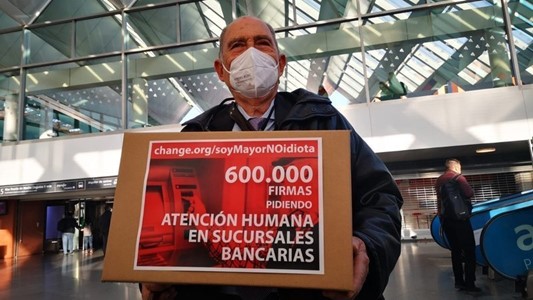 Movimento pela melhoria dos serviços bancários em Espanha Fonte: Plataforma Change.org