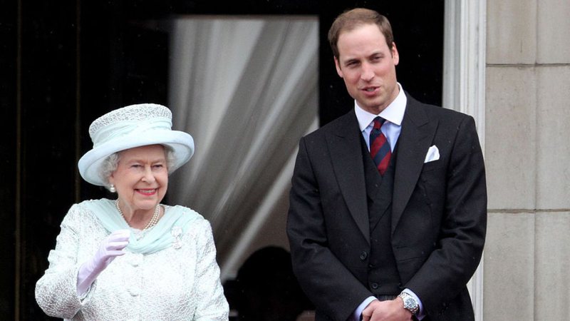 O Príncipe William e a sua avó.  Fonte: Getty Images